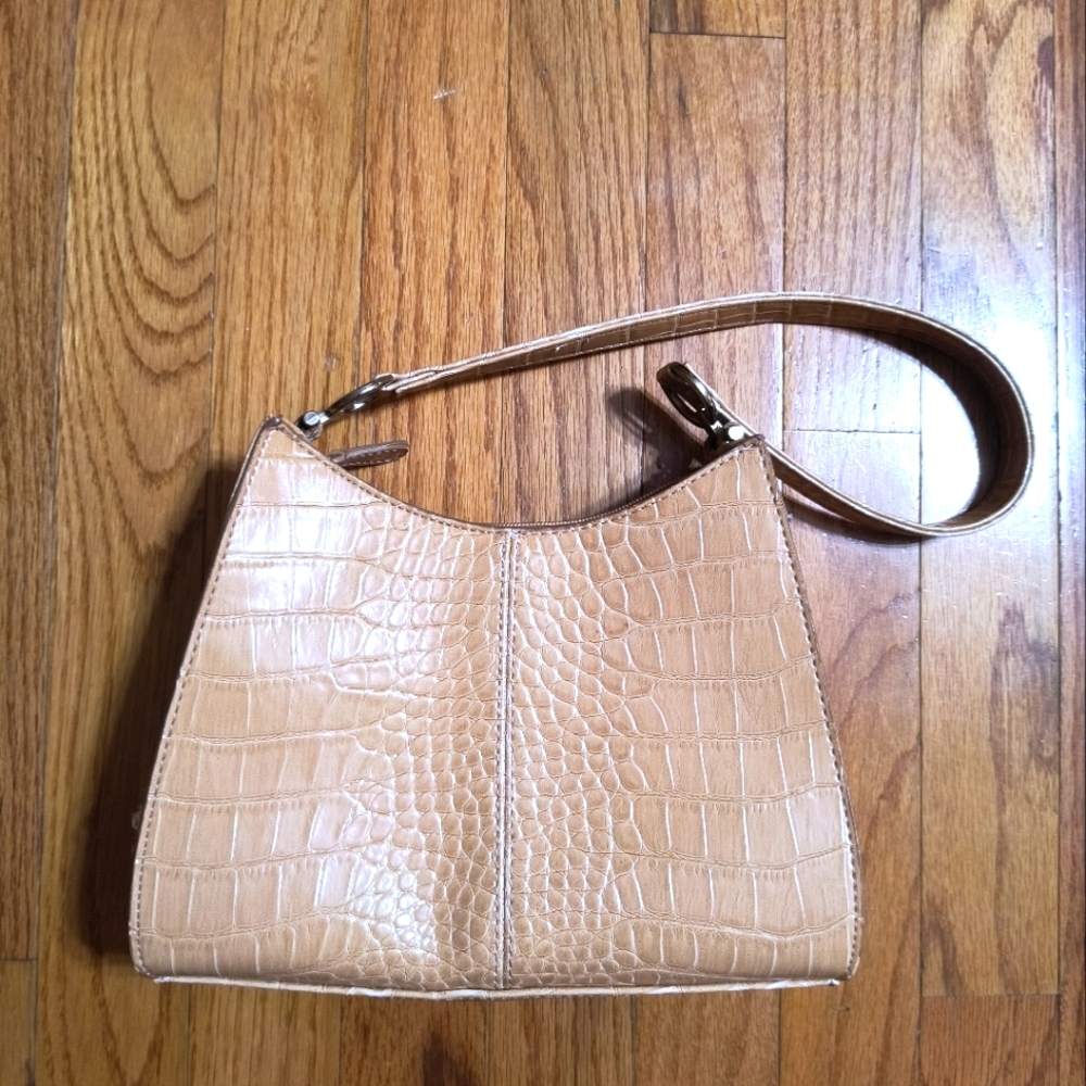 Pick 3/$10⭐ Liz Claiborne small faux snakeskin shoulder purse, tan